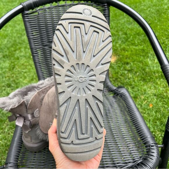 UGG Mini Bailey Bow II Boot Grey women’s Size 10 (US) - Picture 14 of 16